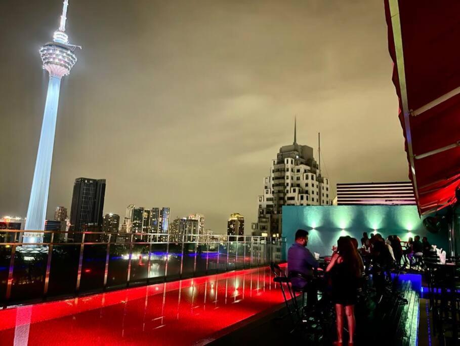 #211 M101 Dang Wangi Klcc View Pool By Livin *