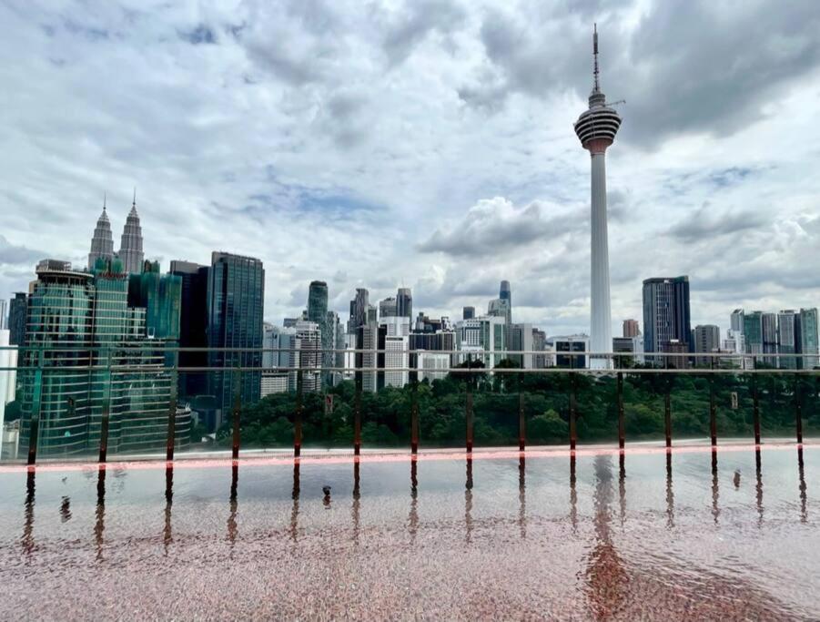 #211 M101 Dang Wangi Klcc View Pool By Livin *